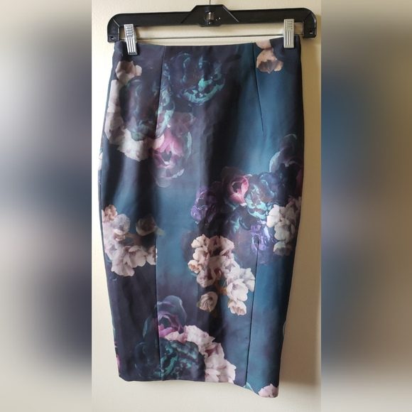 H&M pencil floral skirt xs - Picture 2 of 4